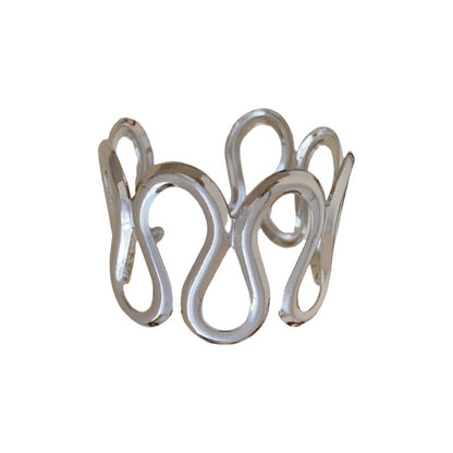 The European Wave Metal Bracelet – Light Luxury Floral-Inspired Bangle