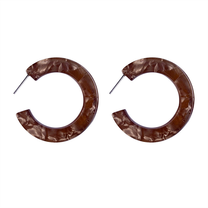 The Avocado C-Shaped Earrings – Minimalist Shell Gloss Style