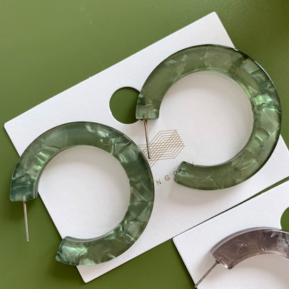 The Avocado C-Shaped Earrings – Minimalist Shell Gloss Style