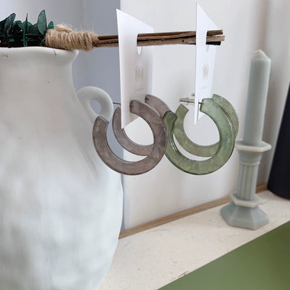 The Avocado C-Shaped Earrings – Minimalist Shell Gloss Style