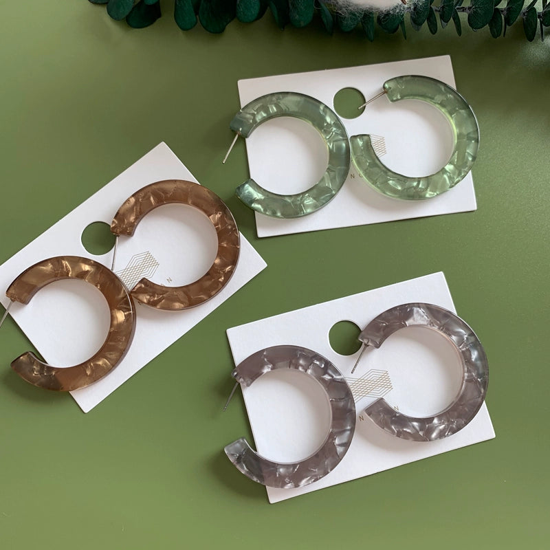 The Avocado C-Shaped Earrings – Minimalist Shell Gloss Style