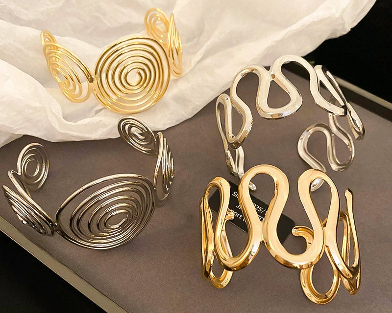The European Wave Metal Bracelet – Light Luxury Floral-Inspired Bangle