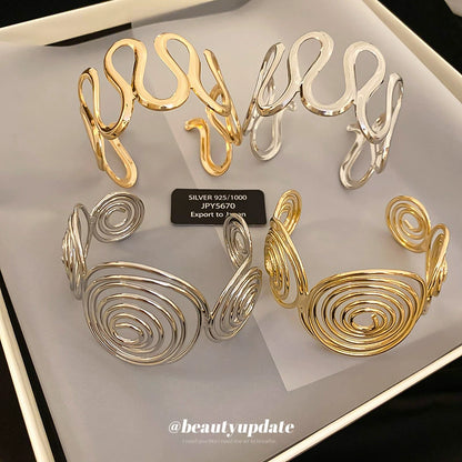 The European Wave Metal Bracelet – Light Luxury Floral-Inspired Bangle
