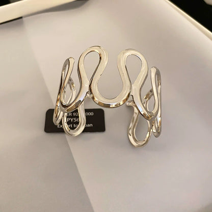 The European Wave Metal Bracelet – Light Luxury Floral-Inspired Bangle