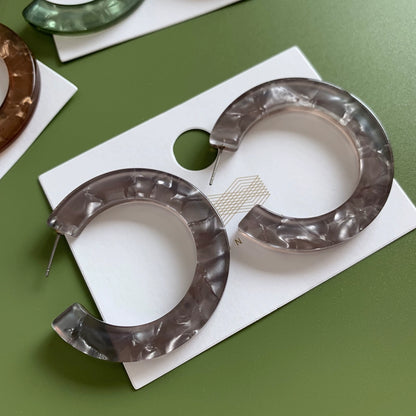 The Avocado C-Shaped Earrings – Minimalist Shell Gloss Style