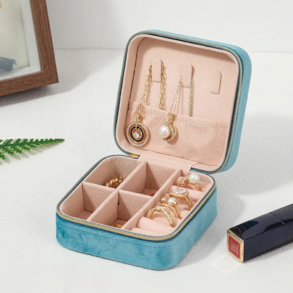 Velvet Travel Jewelry Box – Compact Elegance On the Go 💎