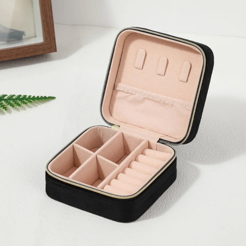 Velvet Travel Jewelry Box – Compact Elegance On the Go 💎