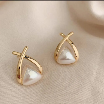 Pearl Heart Stud Earrings – Elegant Love Edition