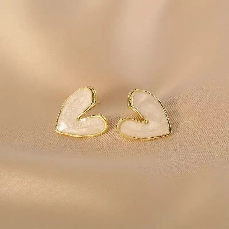 Pearl Heart Stud Earrings – Elegant Love Edition