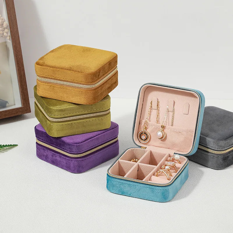 Velvet Travel Jewelry Box – Compact Elegance On the Go 💎