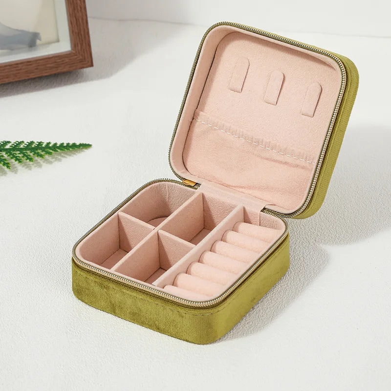 Velvet Travel Jewelry Box – Compact Elegance On the Go 💎