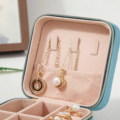 Velvet Travel Jewelry Box – Compact Elegance On the Go 💎