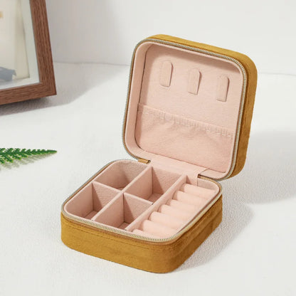 Velvet Travel Jewelry Box – Compact Elegance On the Go 💎