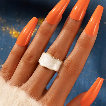 🤍 Vintage White Enamel Geometric Ring – Adjustable & Irresistible