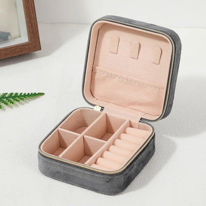 Velvet Travel Jewelry Box – Compact Elegance On the Go 💎