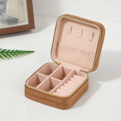 Velvet Travel Jewelry Box – Compact Elegance On the Go 💎
